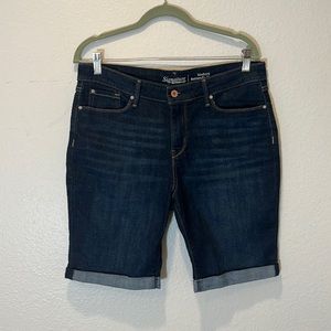 Levi Strauss Modern Bermuda Shorts. Cuffed, Stretchy, 9” Size 14